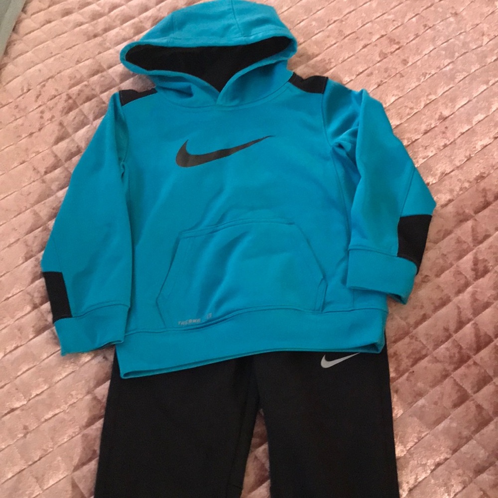 Nike suit 💙